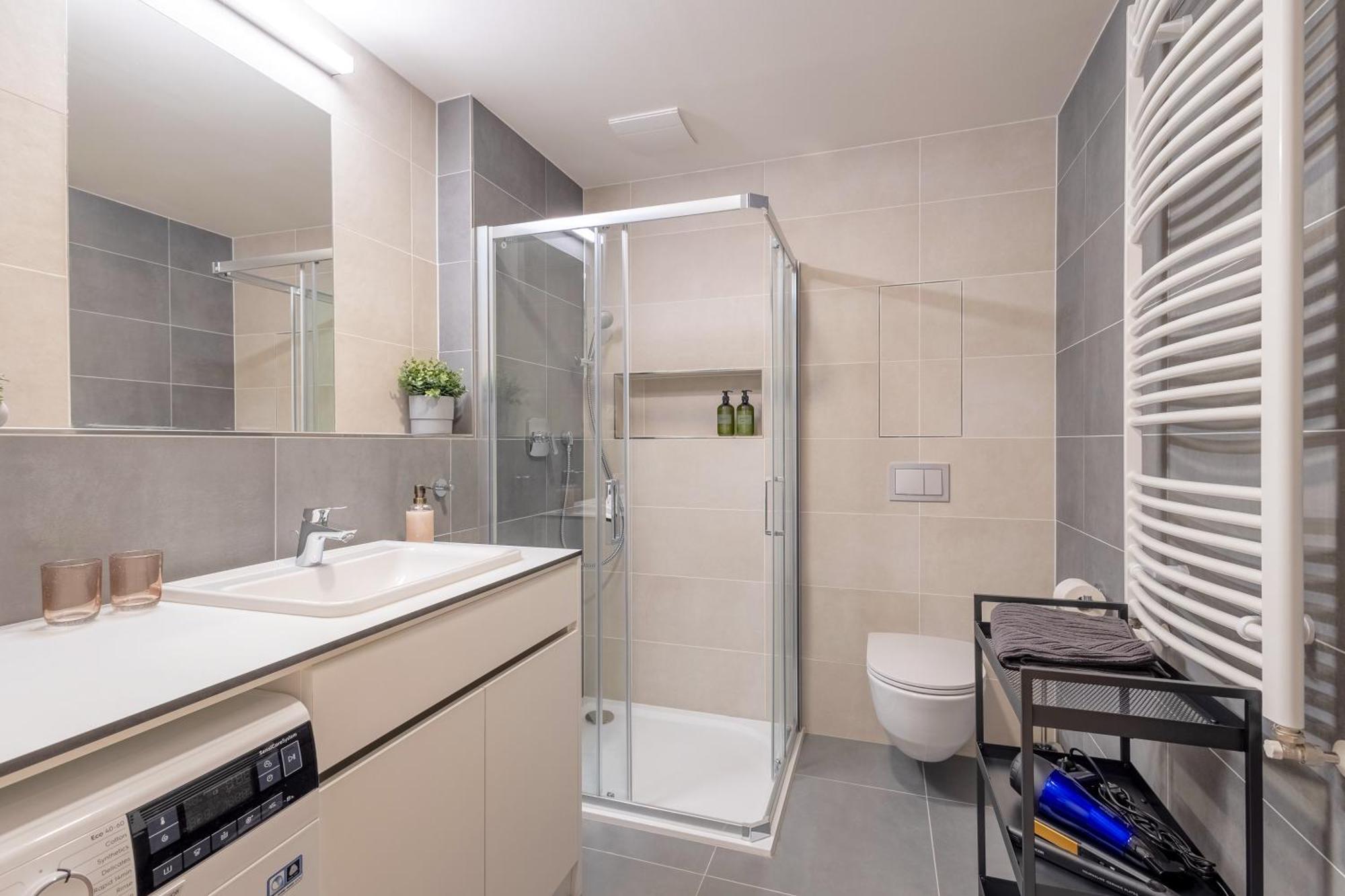 Apartamento Bright 2Br - 5Th Floor, Balcony, Free Parking By Gravity Praga Exterior foto